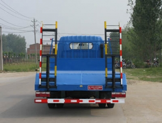 東風(fēng)多利卡平板運(yùn)輸車