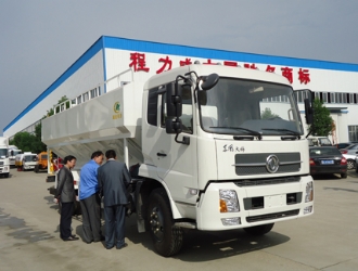 飼料罐車