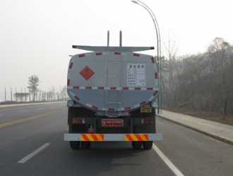 歐曼小三軸運(yùn)油車