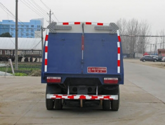 國四東風(fēng)小多利卡掃路車