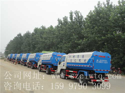 看這掛桶式垃圾車隊伍是多么整齊