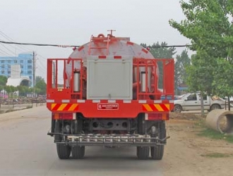 4方重汽黃河瀝青灑布車
