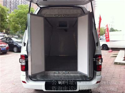 金杯海獅翔運(yùn)2.0U面包冷鏈車