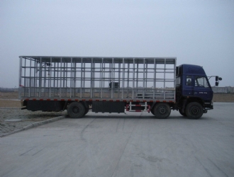 國四楚蜂小三軸養(yǎng)蜂車