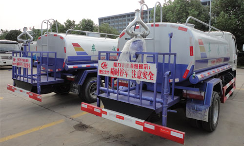 國五東風(fēng)輕卡2方灑水車