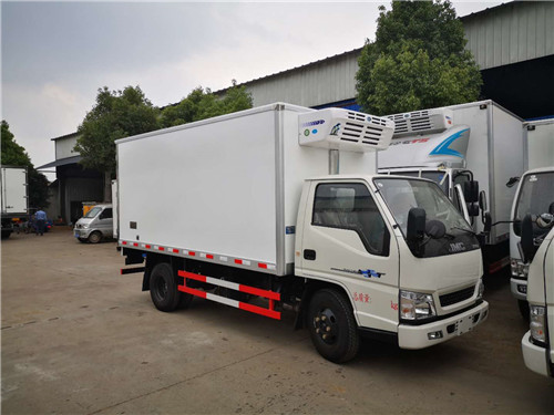 江鈴順達(dá)廂長(zhǎng)4.2米藍(lán)牌冷藏車(chē)