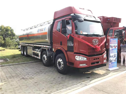  解放J6M前四后八31.5方鋁合金運油車