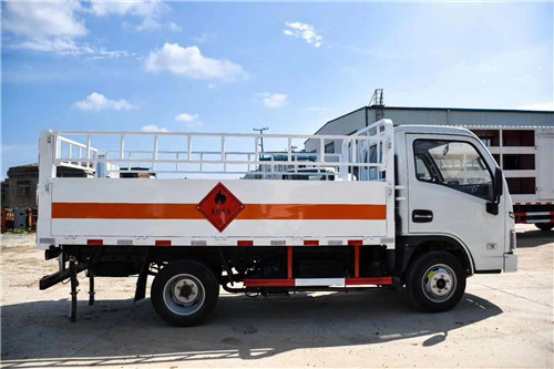 躍‬‬國(guó)六柴油氣瓶運(yùn)輸車