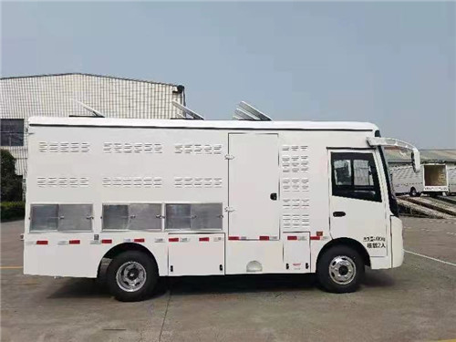 中巴式藍(lán)牌4.2米畜禽運(yùn)輸車(chē)圖片