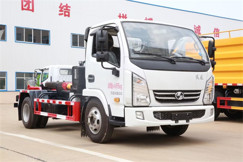上汽躍進開拓X300/T100藍牌勾臂垃圾車